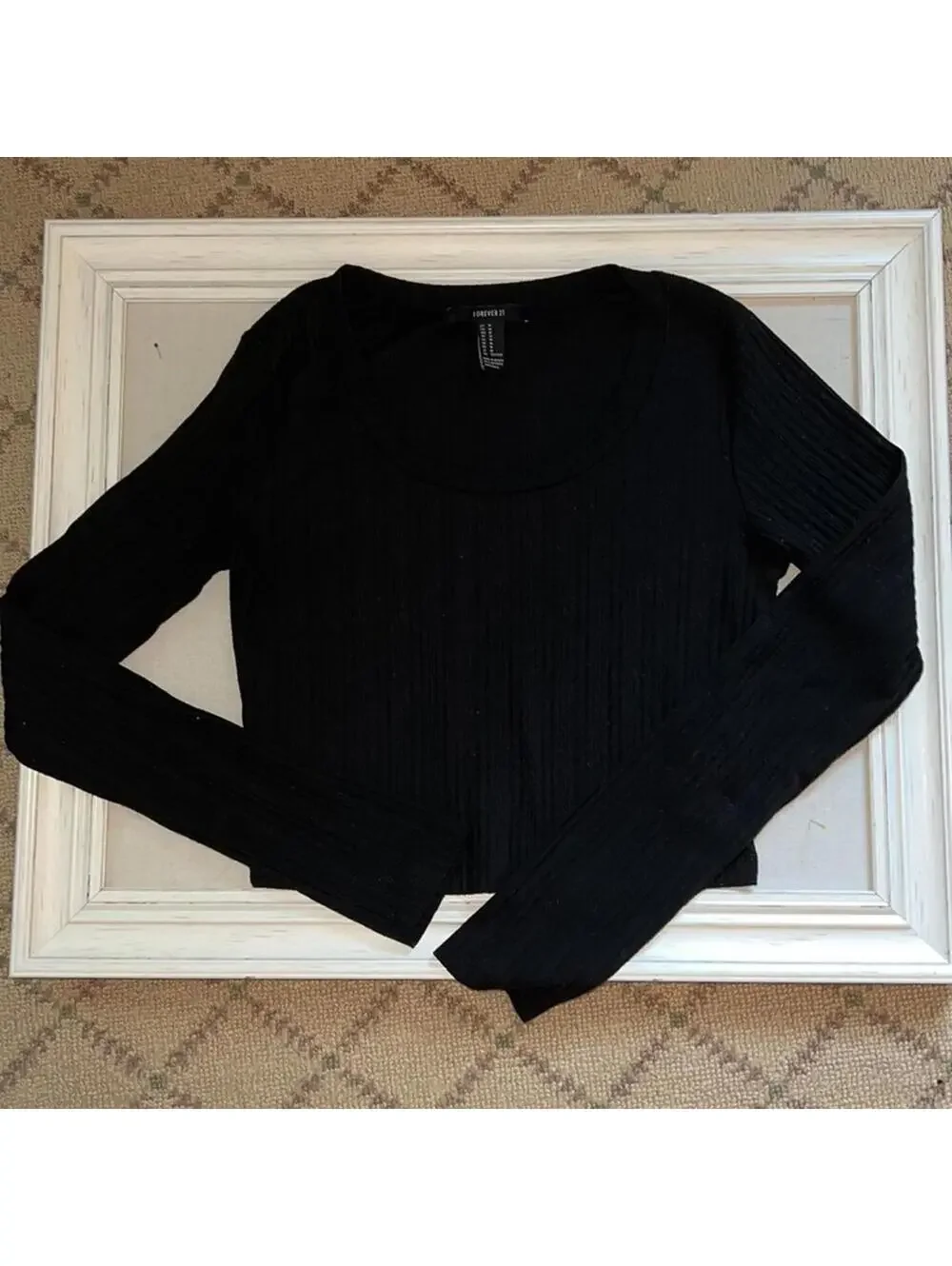 Forever 21 cropped black ribbed knit top with long sleeves M